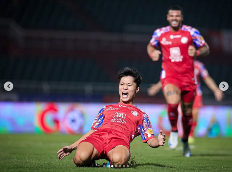 lien-tuc-toa-sang-tai-v-league-em-ho-cong-phuong-lot-vao-mat-xanh-hlv-kim-sang-sik-sang-cua-len-tuyen-viet