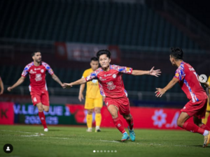 lien-tuc-toa-sang-tai-v-league-em-ho-cong-phuong-lot-vao-mat-xanh-hlv-kim-sang-sik-sang-cua-len-tuyen-viet-nam